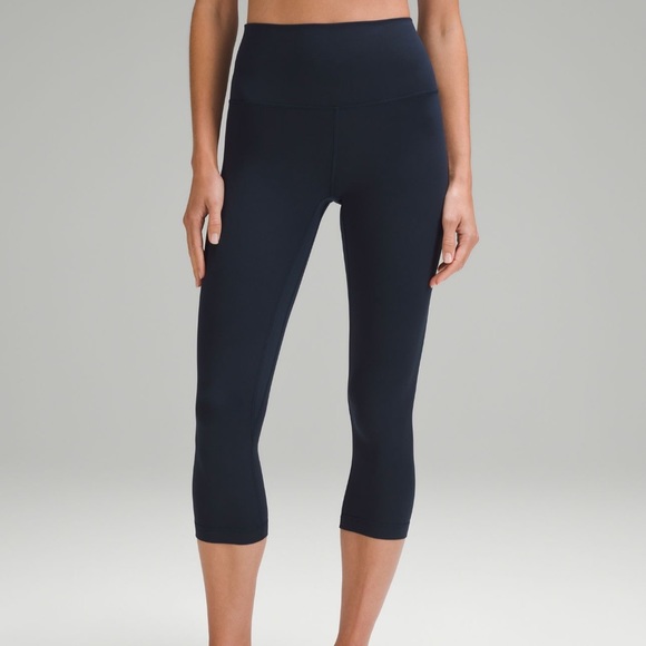 Lululemon align high rise crop 21” in true navy size 4 - Picture 3 of 4